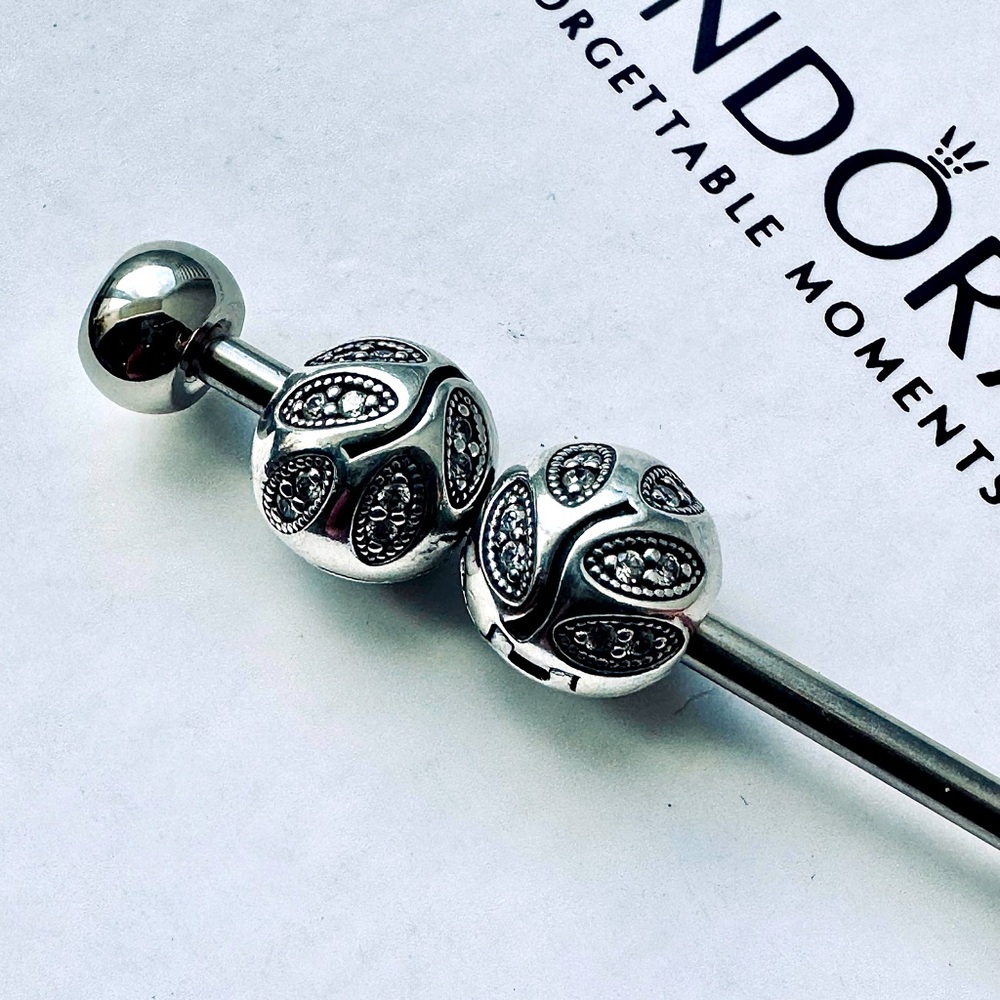 Pandora Sparkling Leaves Clip with Clear Cz